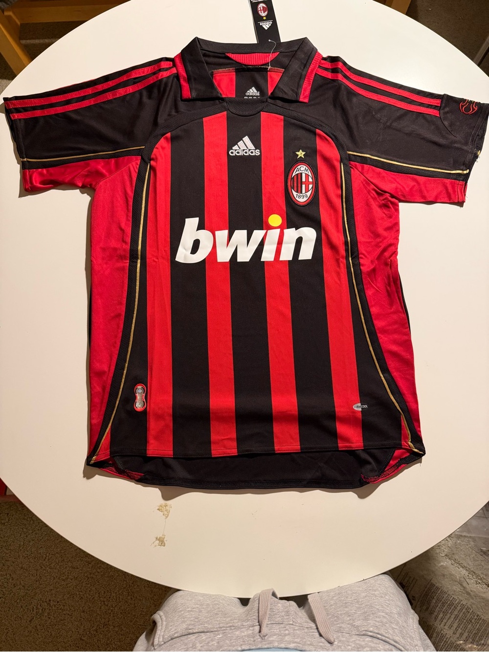 MENS adidas AC Milan KAKA #22  Red & Black Striped Soccer Jersey SIZE SMALL